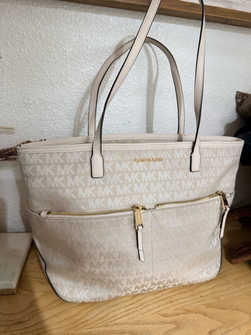 Michael Kors Cream/Beige MK Logo Tote with Gold Hardware - Picture 2 of 6